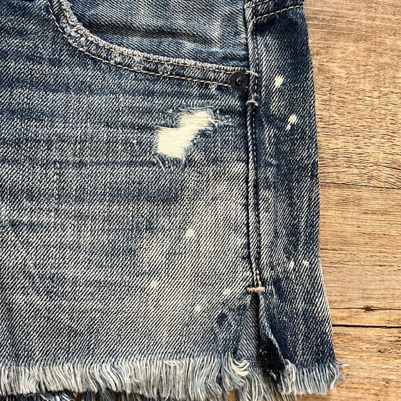 Abercrombie & Fitch paint splatter low rise shorts - Picture 7 of 8